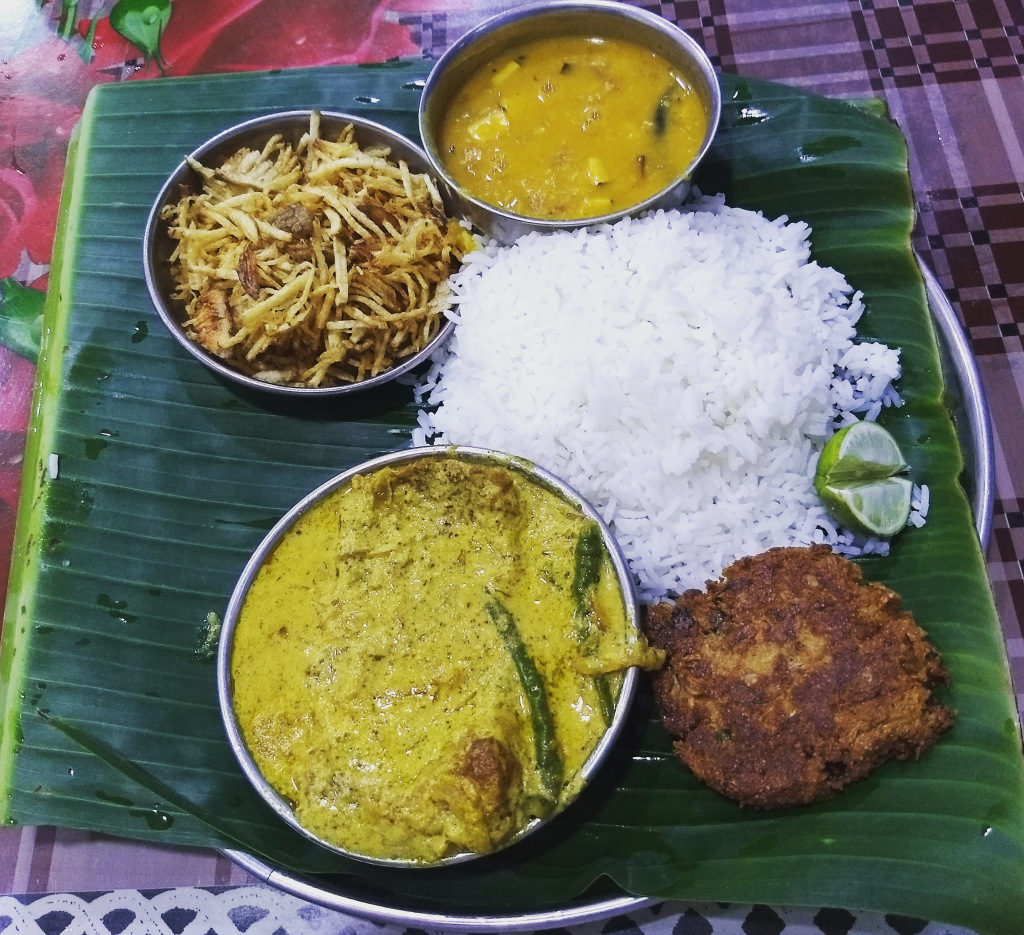 Thali with Fish in Mustard Gravy at Siddheswari Ashram